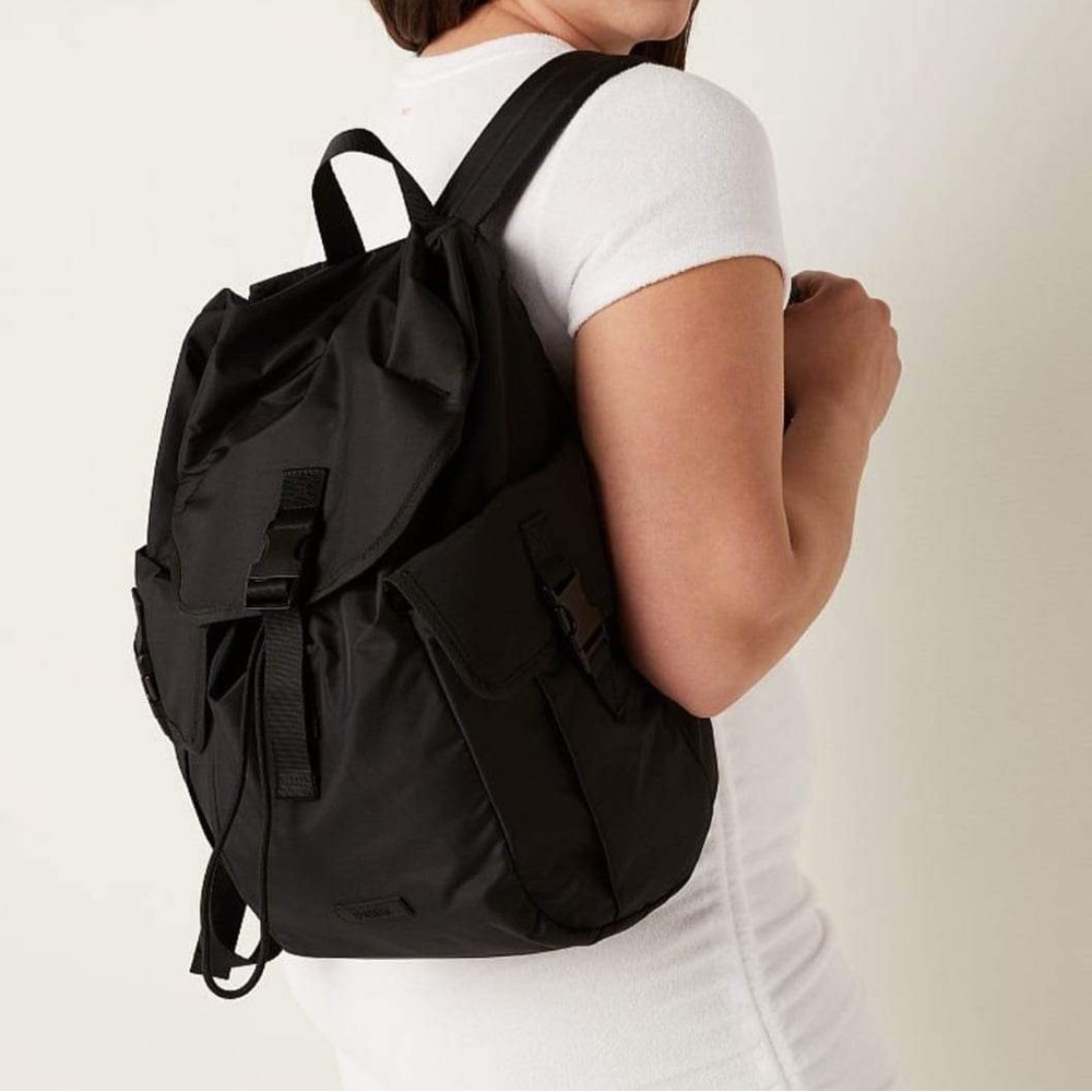 PINK VS Everyday Backpack NWT - Picture 3 of 9